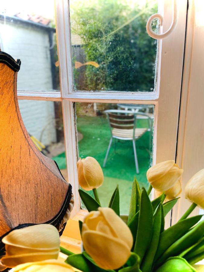 The Beehive, Ground Floor Apartment In Norfolk, No Shared Amenities Downham Market Luaran gambar